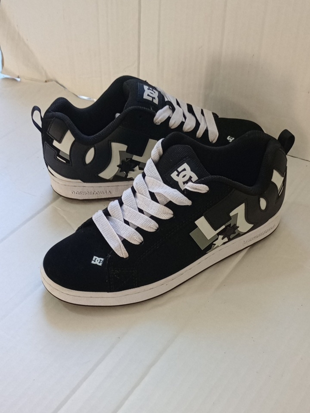 Womens Size 8 DC Court Graffik 3D Skate Shoe Sneakers -Black White Grey Punk